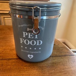 Pet Food container